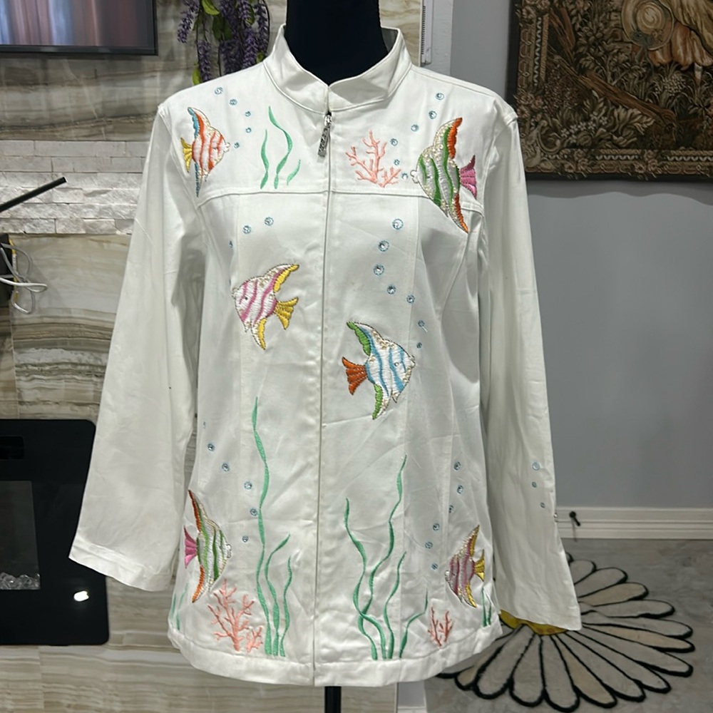Quaker Factory White Fish Embroidery Hidden Full Zip Jacket. Size L